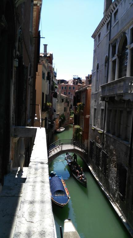 Balcone Sul Canale Venetië Buitenkant foto