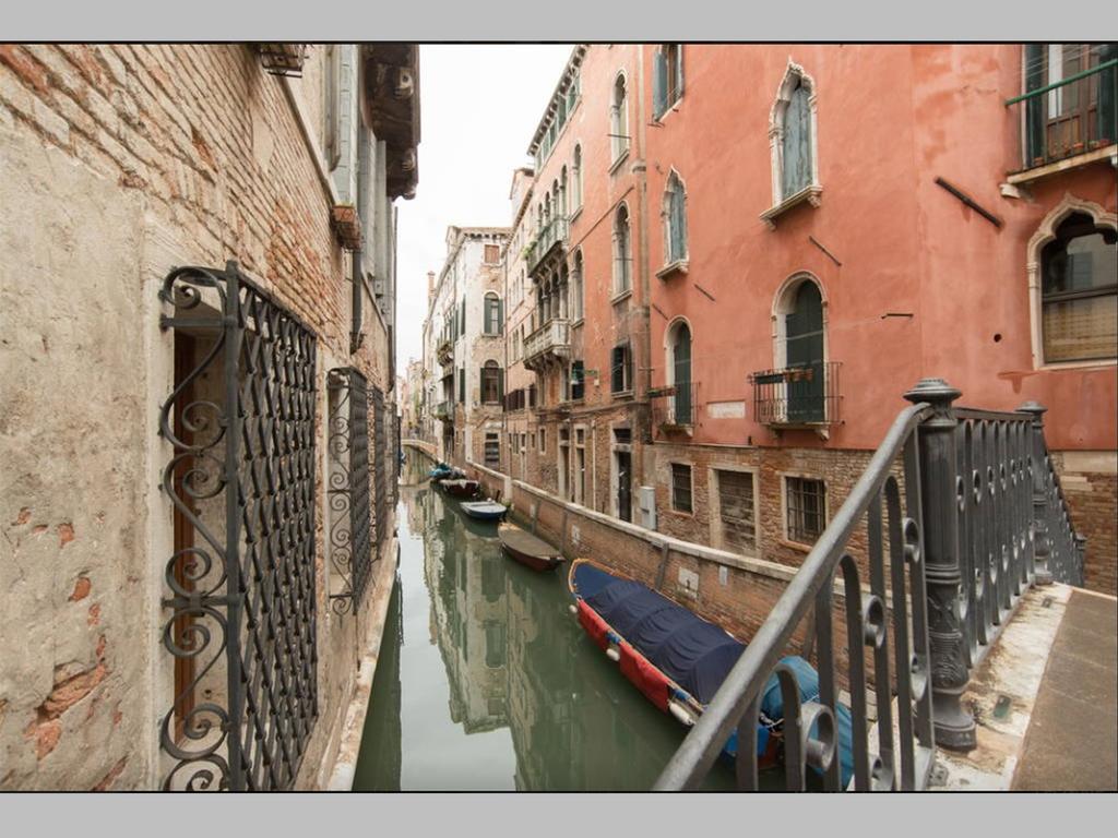Balcone Sul Canale Venetië Buitenkant foto